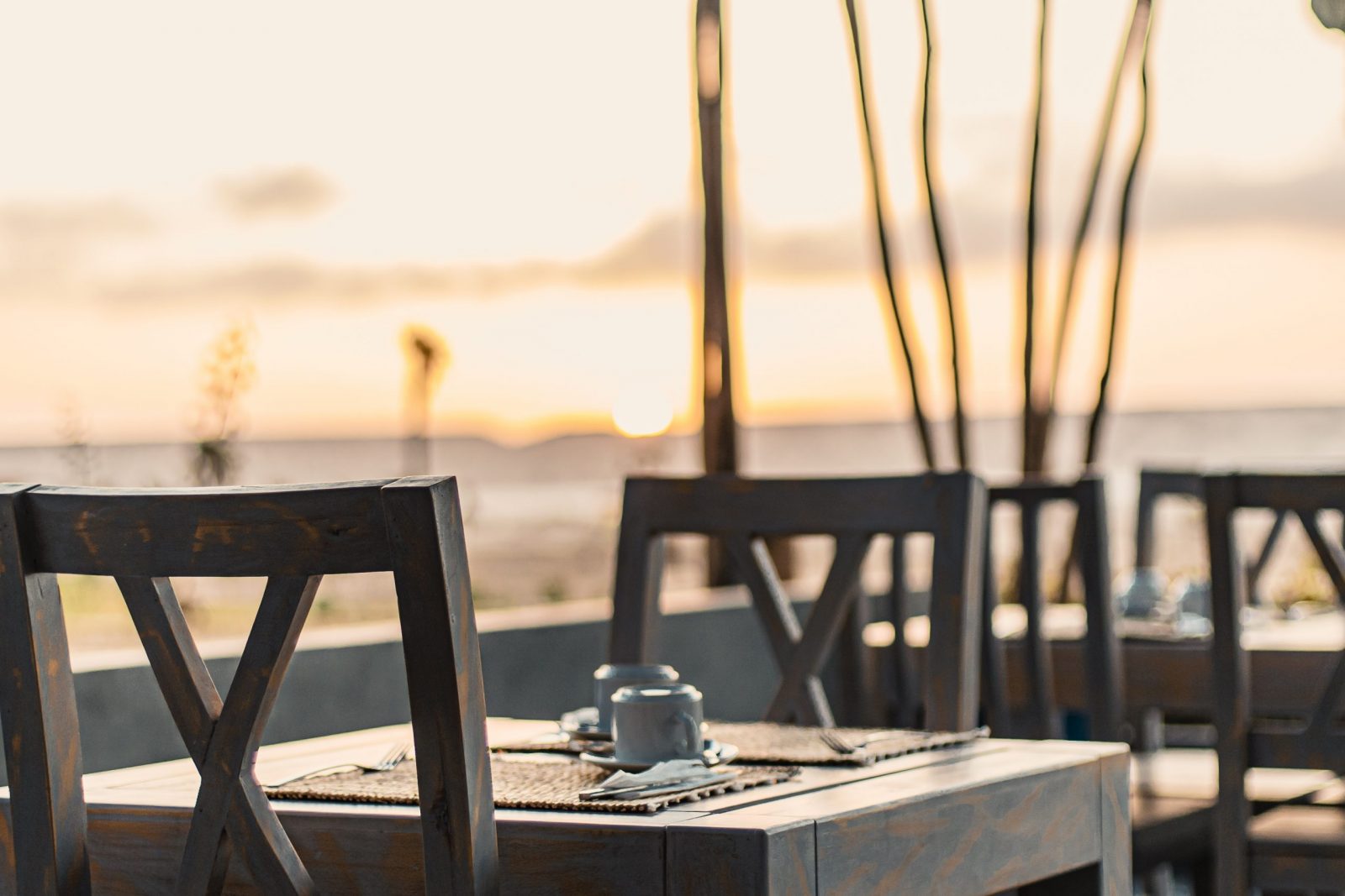 lever de soleil sur la terrasse de Dakhla Evasion pour le petit déjeuner